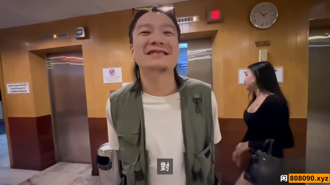 走马探花恩凯Enkai泰国游EP6扮麋鹿在腹肌上深蹲，同时间两位妹子20240820