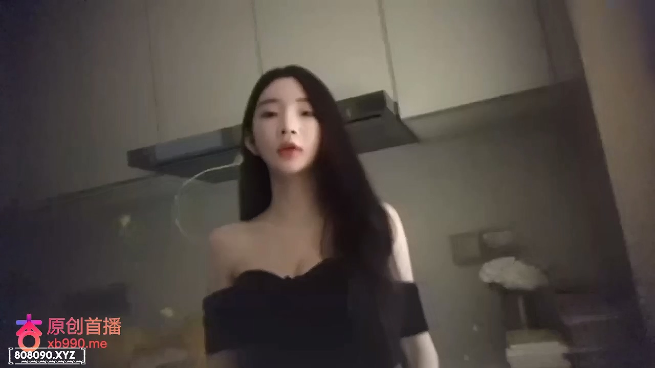 杏吧爱坤EP1大价钱约了个住在千万住宅里的极品小网红，还是个小白虎，口得很投入20250318