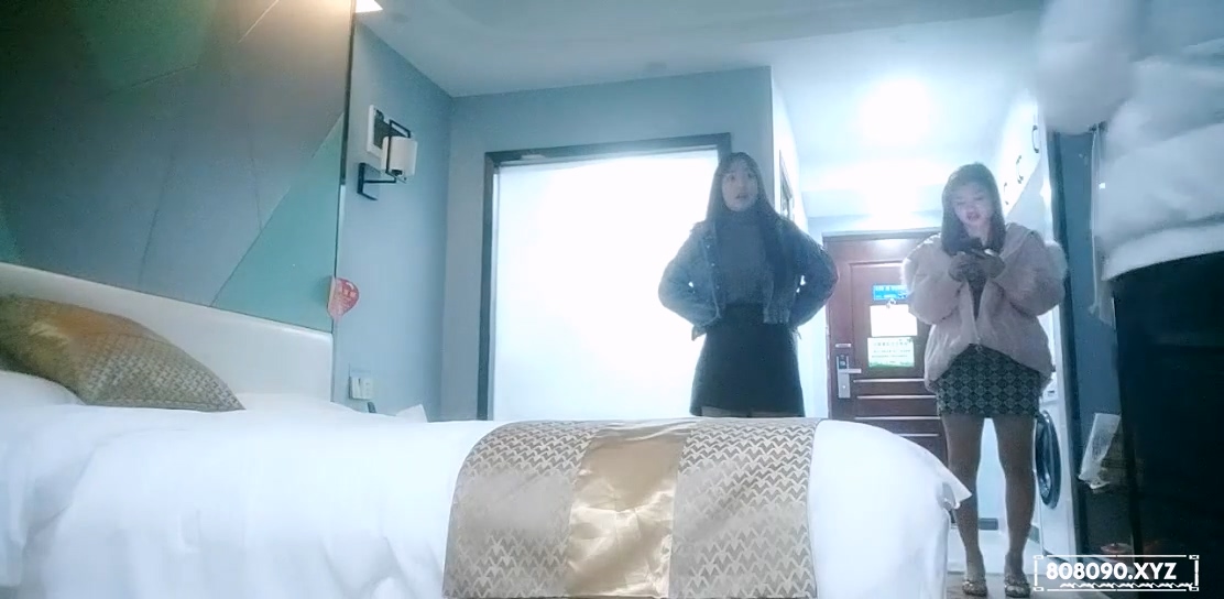 嫖王探花_双飞大胸妹 舔胸摸乳 前干后推 无边享受 20250331