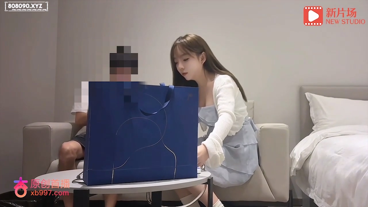 杏吧老王EP9-3000约的学生妹,吻湿后再插入实在太享受20250528
